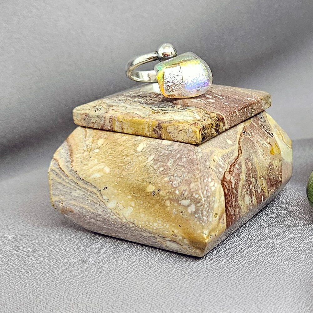 Cabochon Ring, White Dichroic Glass, Silver Plate, Vintage (90s) - Size 5 1/2